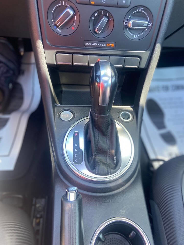 Used 2012 Volkswagen Beetle 2.5 image 16