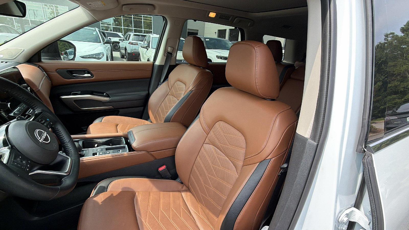 Used 2025 Nissan Pathfinder Platinum w/ Cargo Package FWD image 17