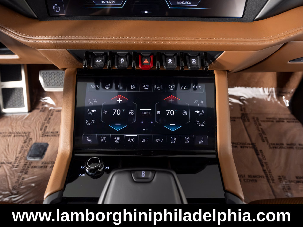 Used 2025 Lamborghini Urus SE AWD/4WD image 21