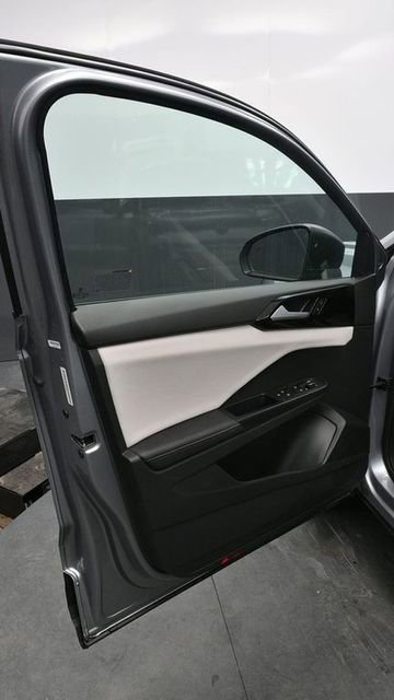 Used 2025 Volkswagen Taos S AWD/4WD image 17