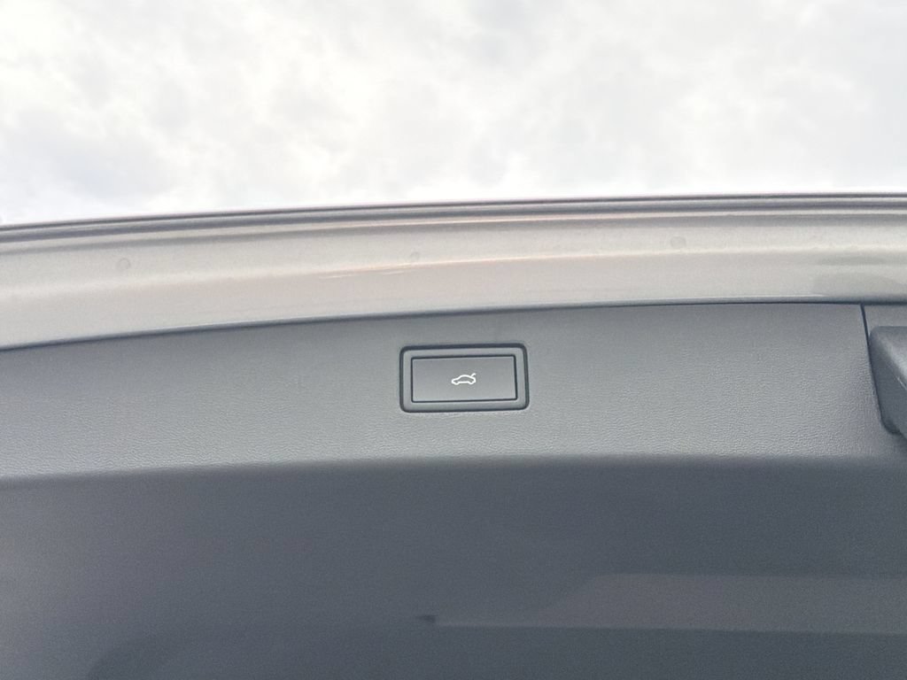 New 2026 Volkswagen Tiguan SE FWD image 15
