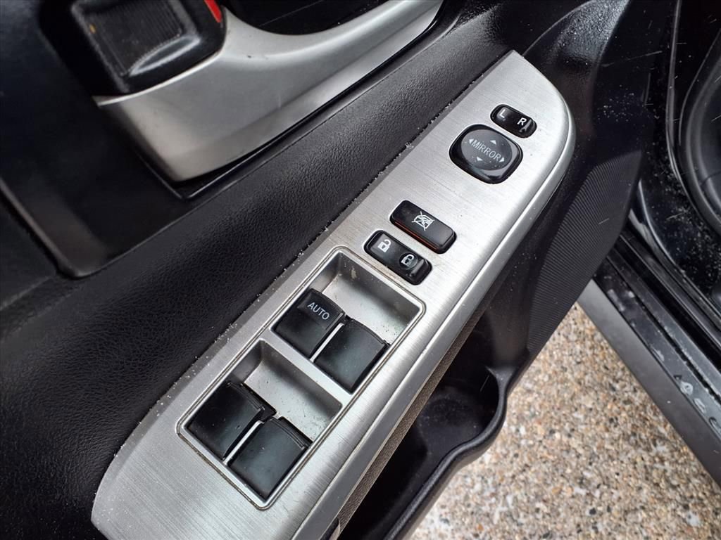 Used 2014 Toyota Camry SE image 12