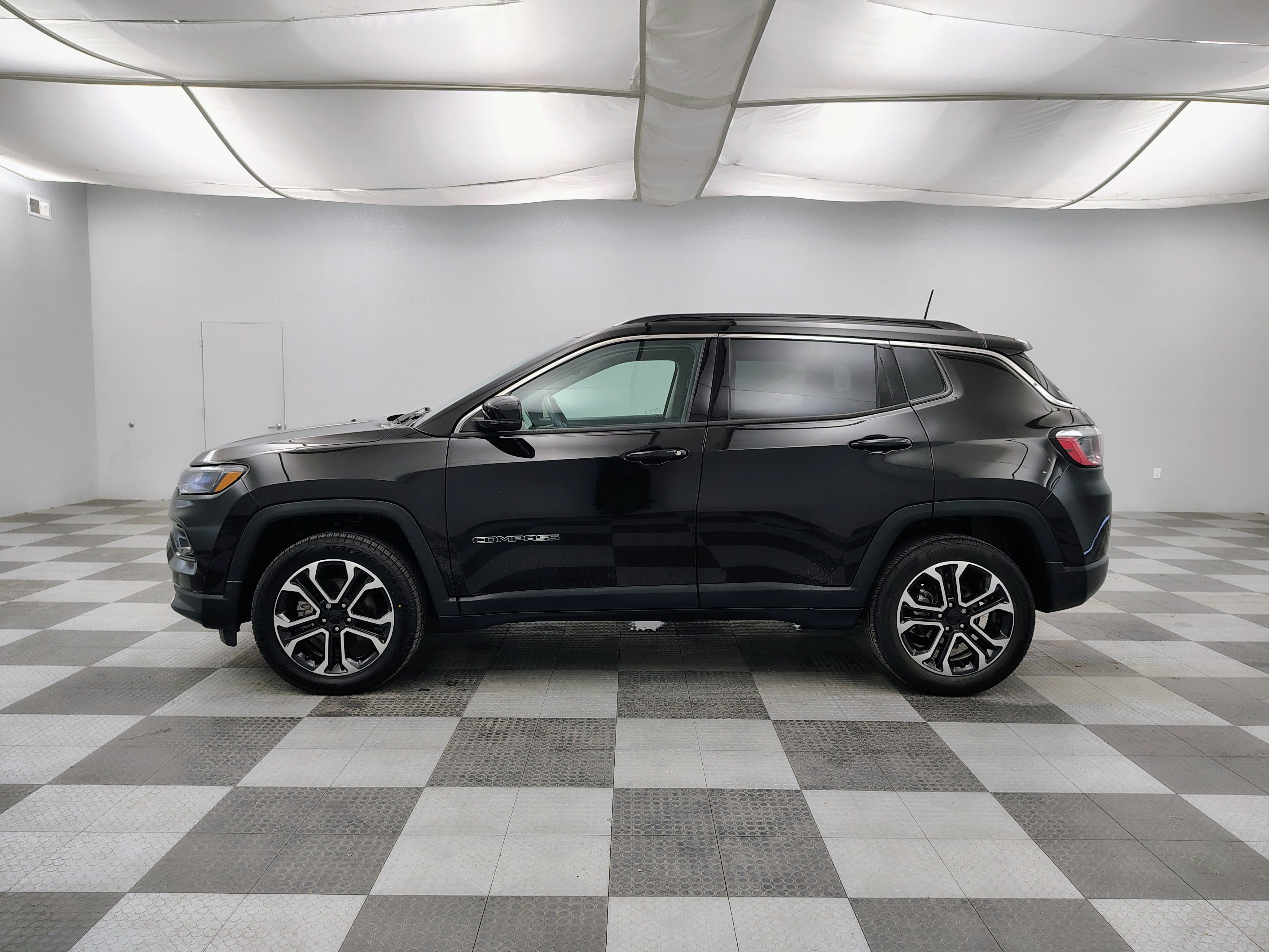 Used 2022 Jeep Compass Limited AWD/4WD image 6