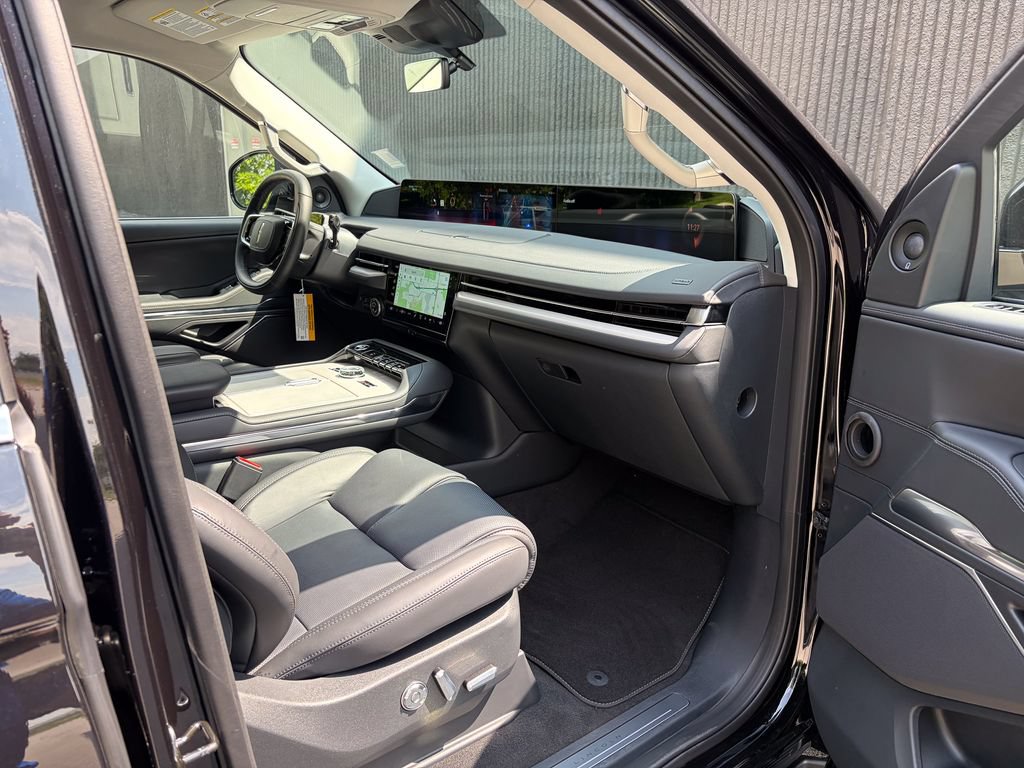 New 2027 Lincoln Navigator Premiere AWD/4WD image 29