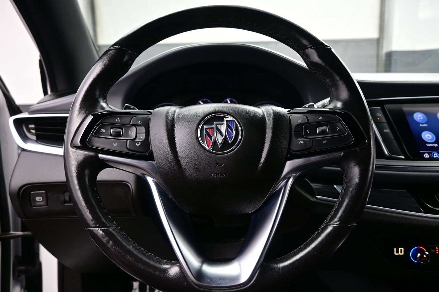 Used 2022 Buick Enclave Essence AWD/4WD image 26