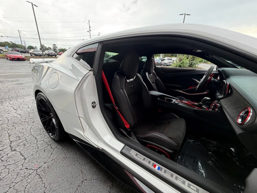 Used 2019 Chevrolet Camaro ZL1 RWD image 31