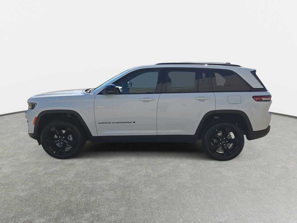 New 2025 Jeep Grand Cherokee Altitude image 8