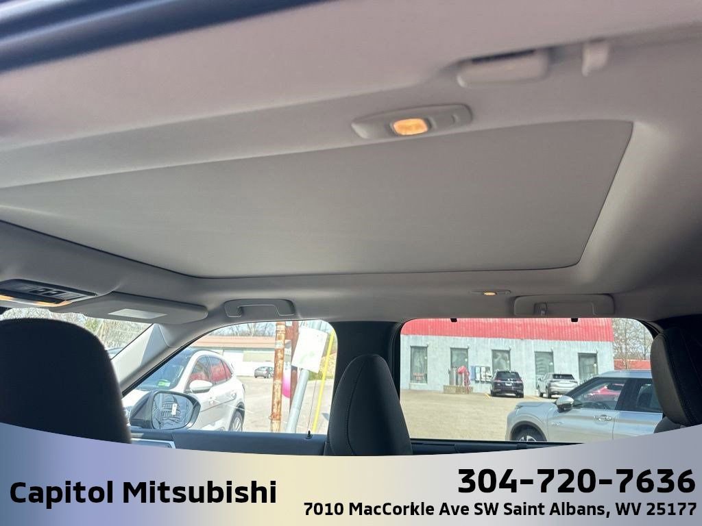 New 2025 Mitsubishi Outlander SEL image 32