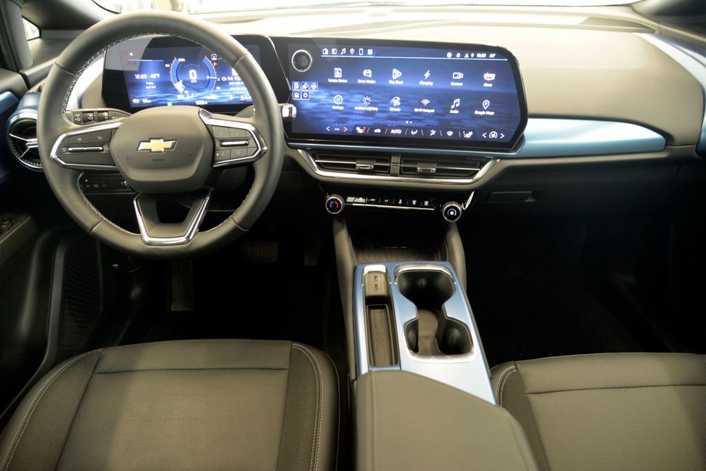 Used 2025 Chevrolet Equinox EV LT w/ Convenience Package image 17