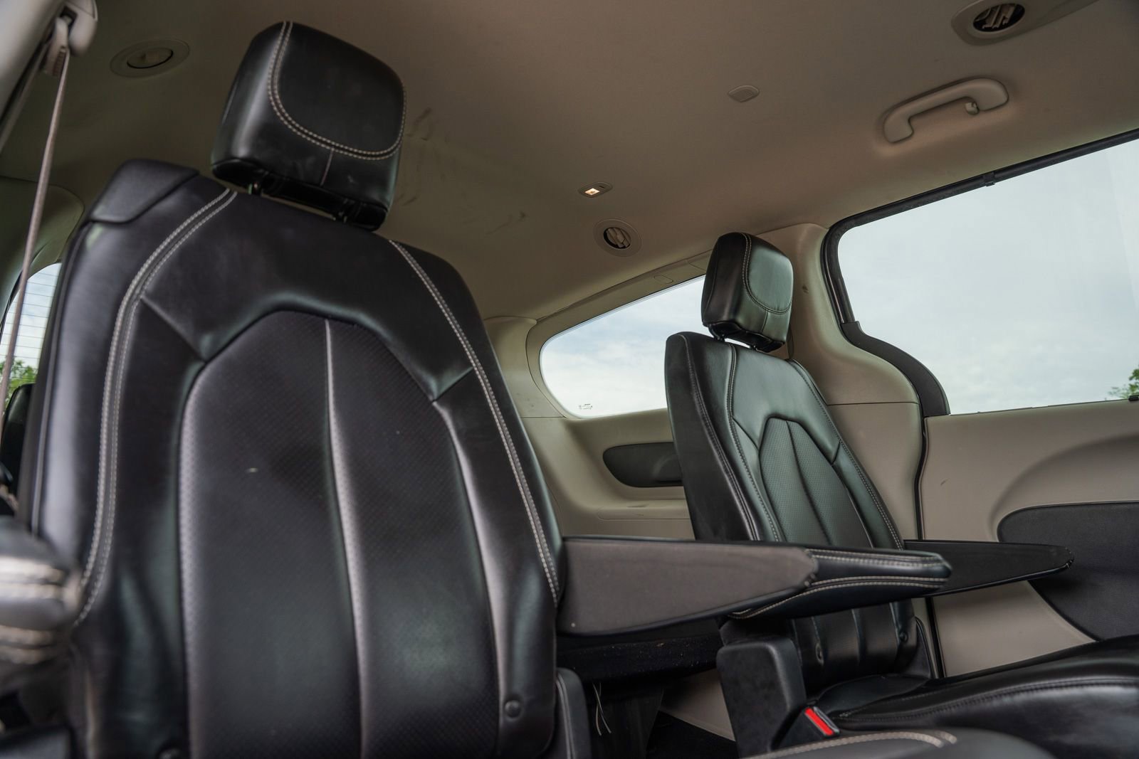 Used 2023 Chrysler Pacifica Touring-L FWD image 19