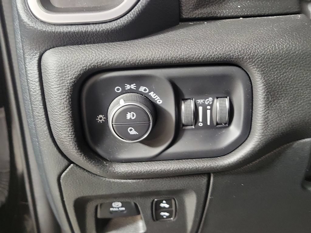 Used 2025 RAM 1500 Big Horn RWD image 13