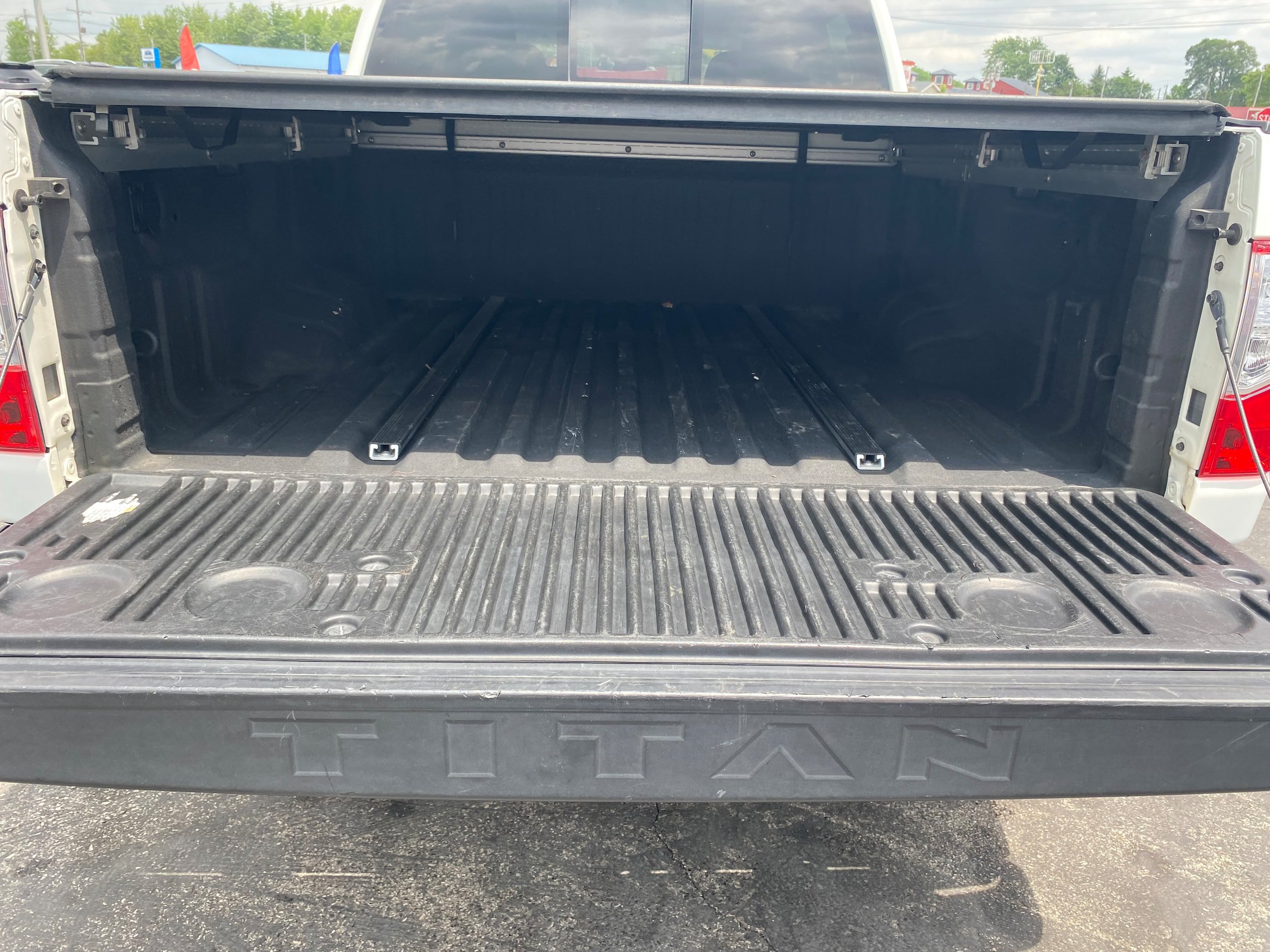 Used 2018 Nissan Titan PRO-4X w/ Pro-4x Utility Package AWD/4WD image 18
