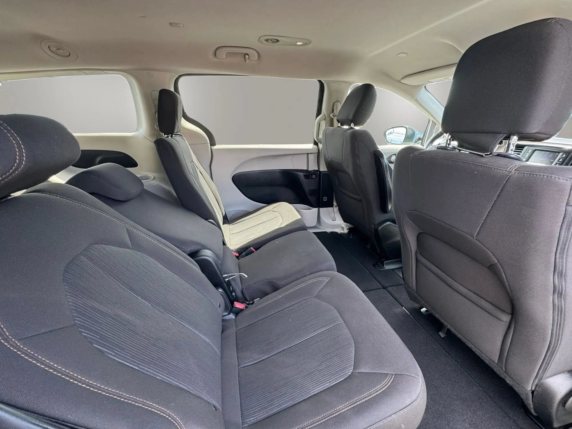 Used 2017 Chrysler Pacifica LX w/ Tire & Wheel Group FWD image 14