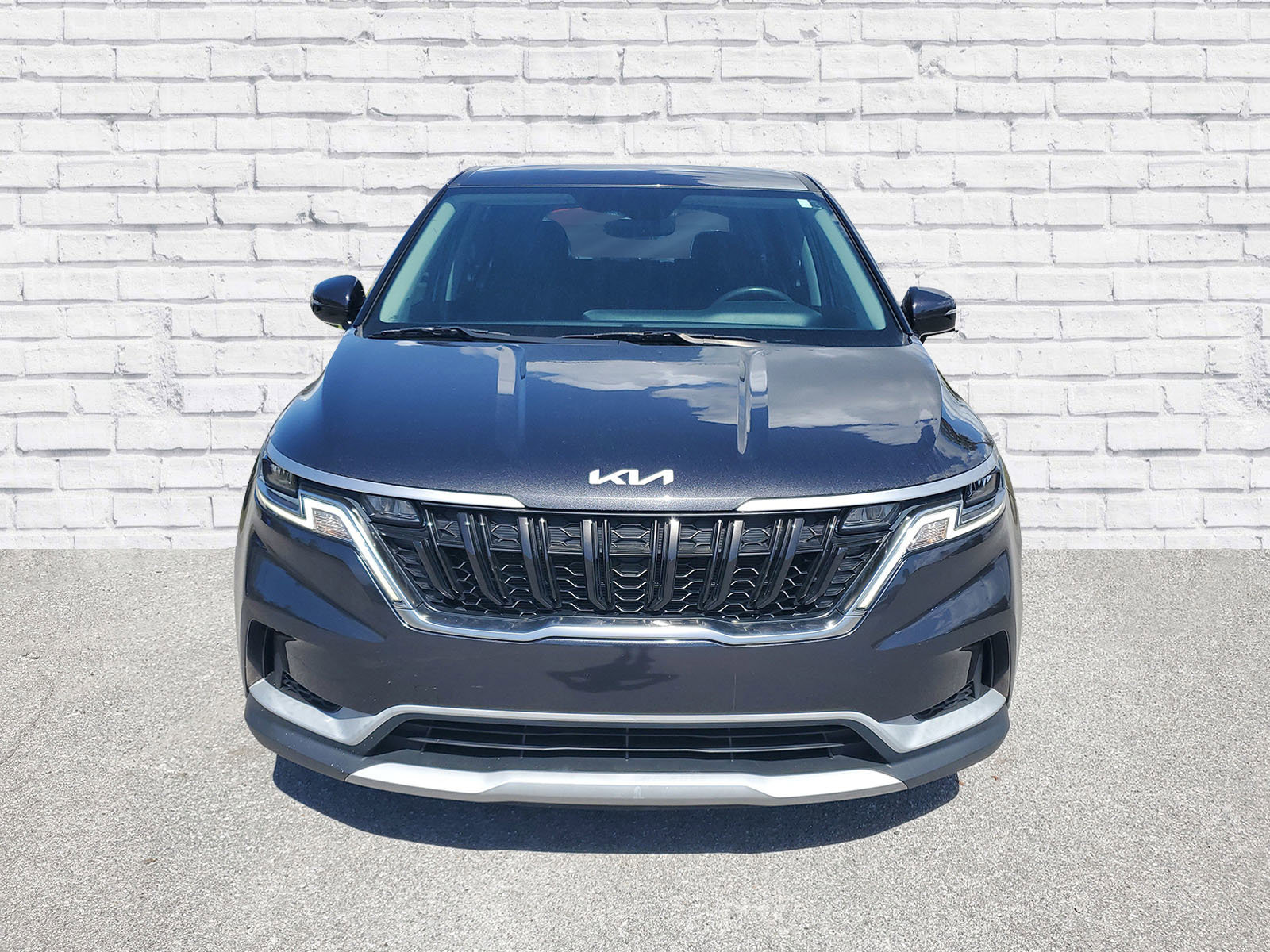 Used 2023 Kia Carnival LX image 2