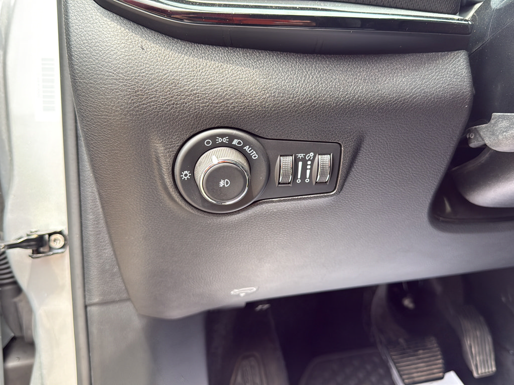 Certified 2025 Jeep Compass Trailhawk AWD/4WD image 21