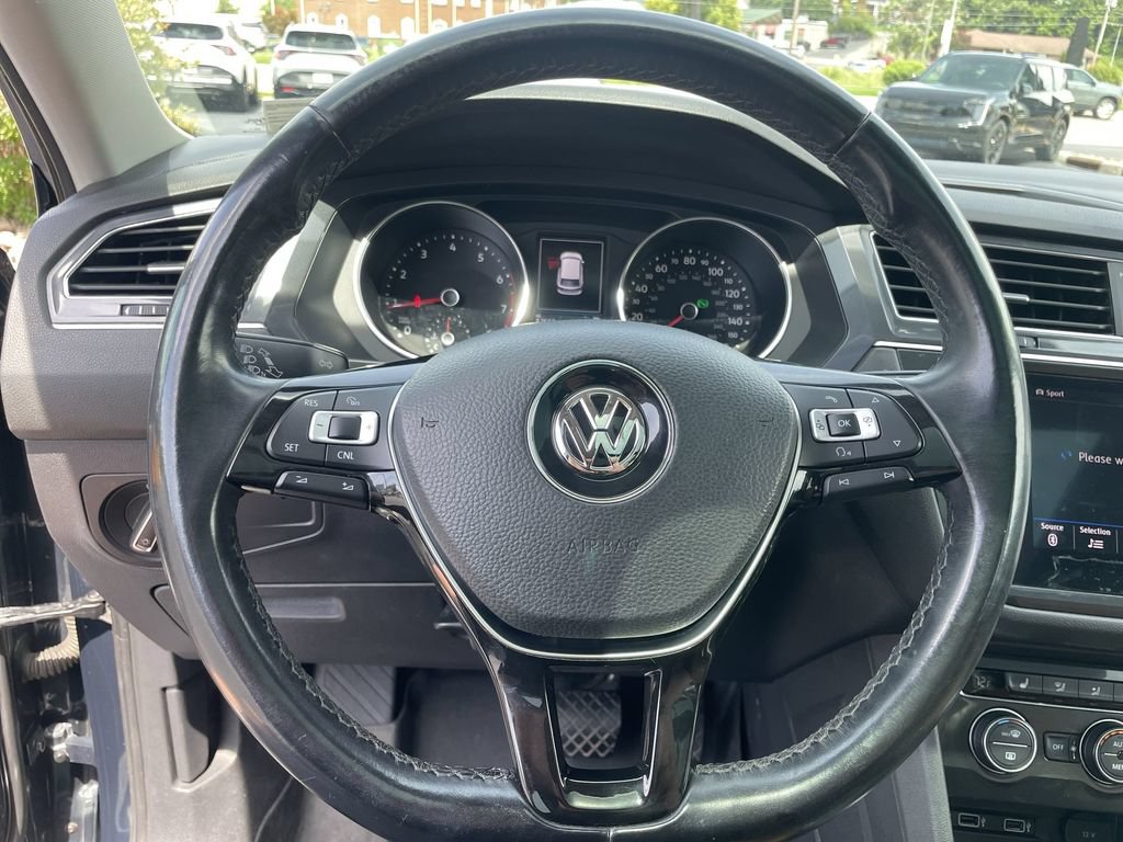 Used 2018 Volkswagen Tiguan SE w/ Panoramic Sunroof Package AWD/4WD image 16