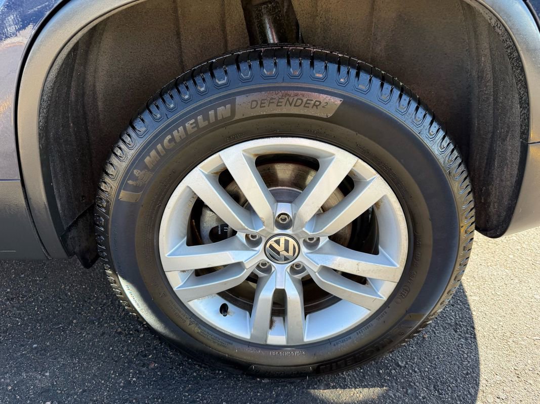 Used 2013 Volkswagen Tiguan S image 12