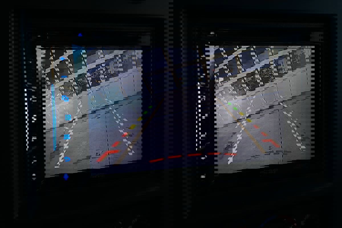 Used 2005 HUMMER H2 SUT w/ Preferred Equipment Group image 26