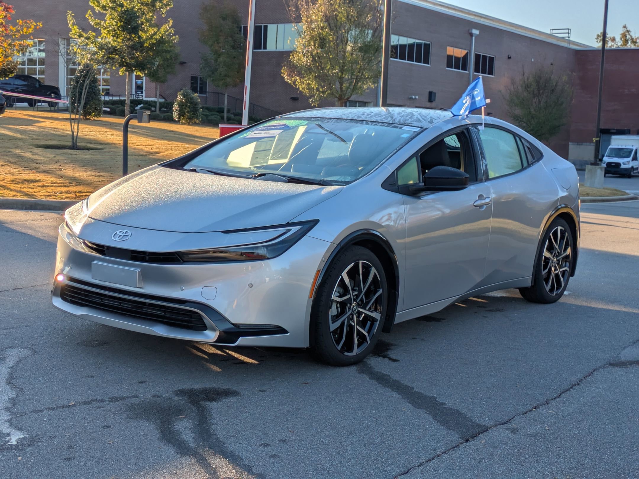 Used 2025 Toyota Prius Plug-In Hybrid image 8