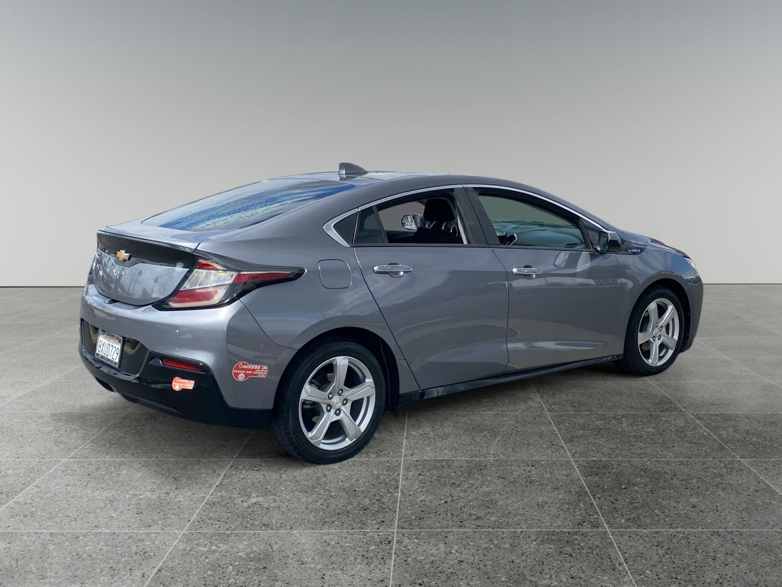 Used 2018 Chevrolet Volt LT w/ Comfort Package FWD image 5