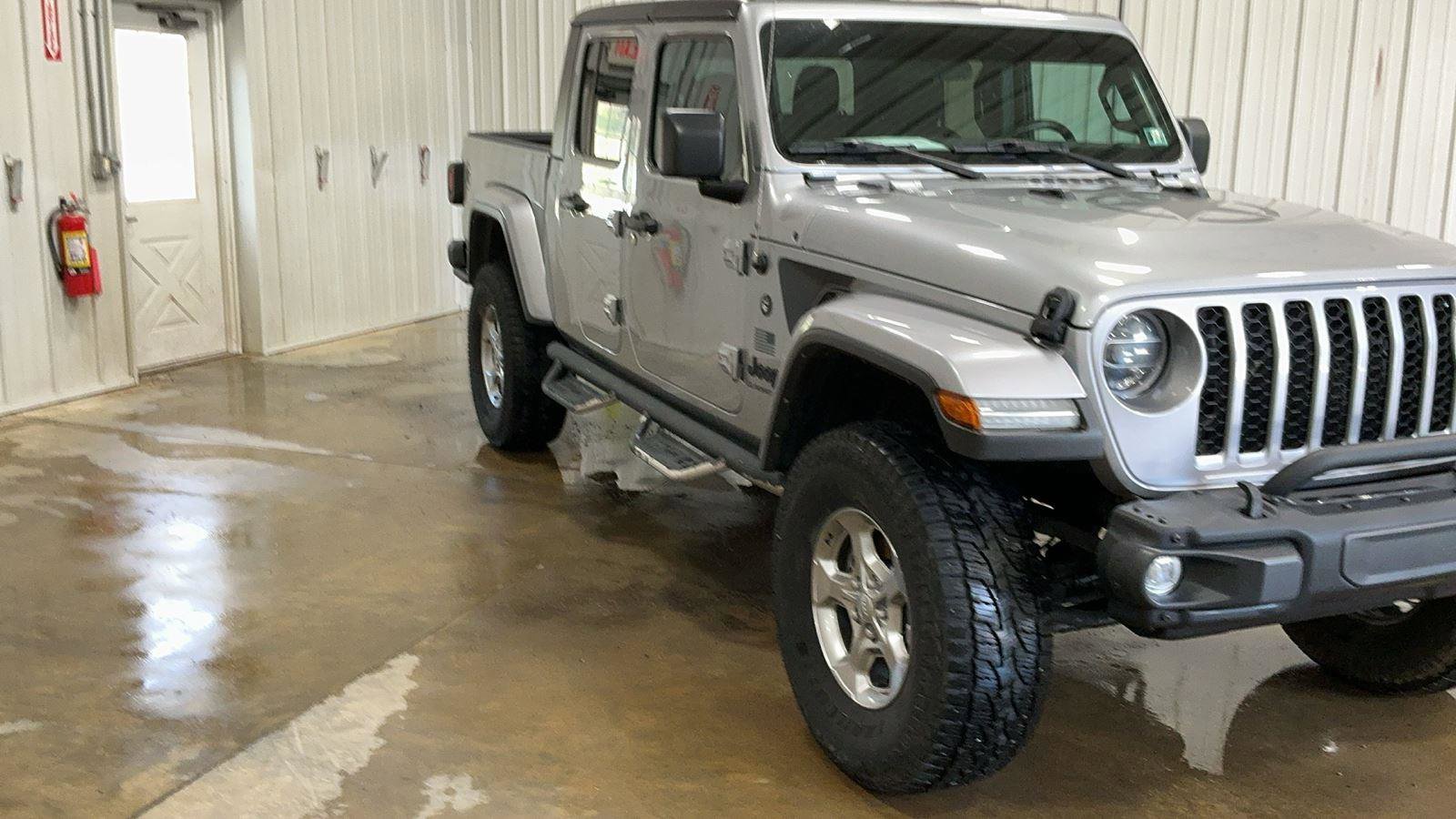 Used 2021 Jeep Gladiator Sport AWD/4WD image 3