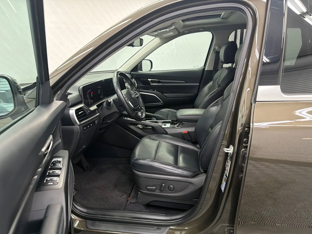 Used 2023 Kia Telluride S w/ S Sunroof Package image 9