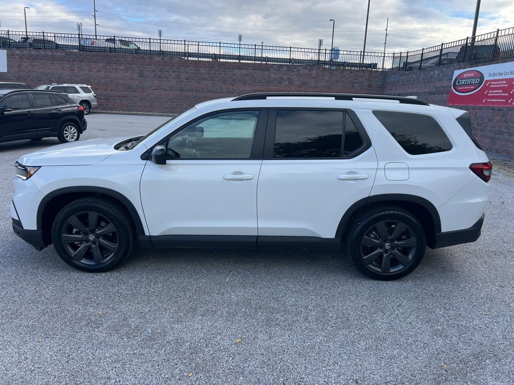 Used 2025 Honda Pilot Sport image 7