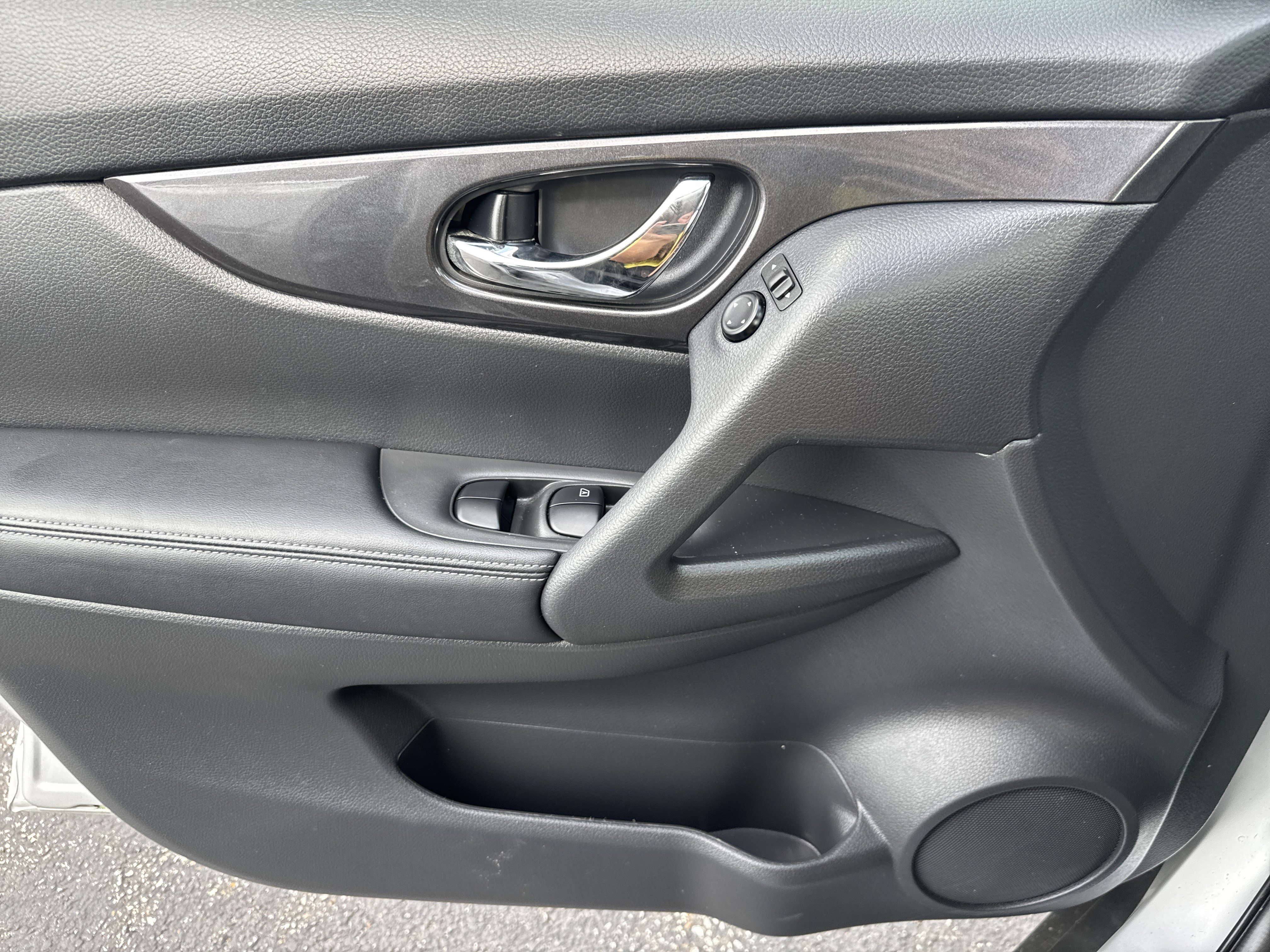 Used 2020 Nissan Rogue SV AWD/4WD image 14