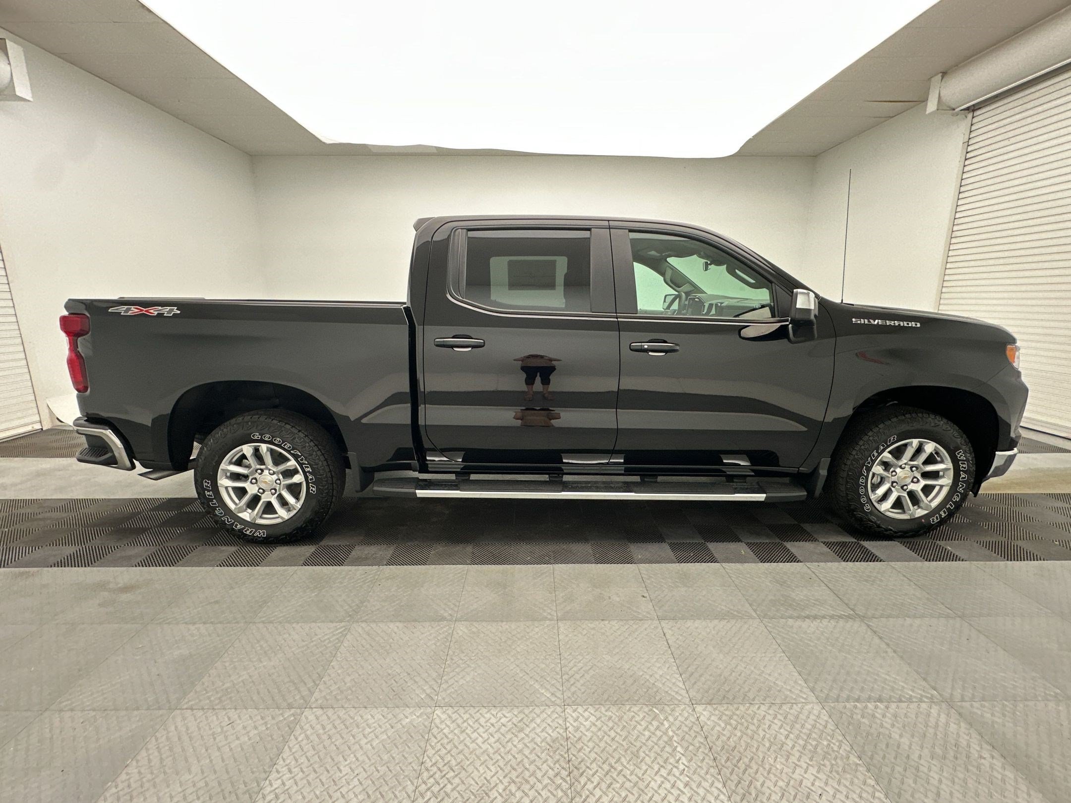 New 2026 Chevrolet Silverado 1500 LT w/ Leather Package AWD/4WD image 8