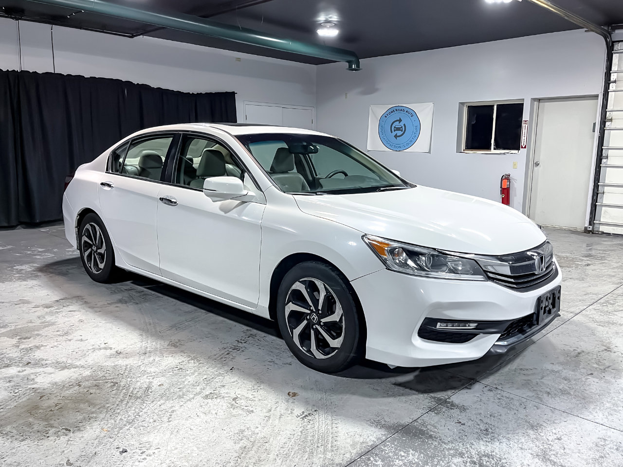 Used 2016 Honda Accord EX-L image 2