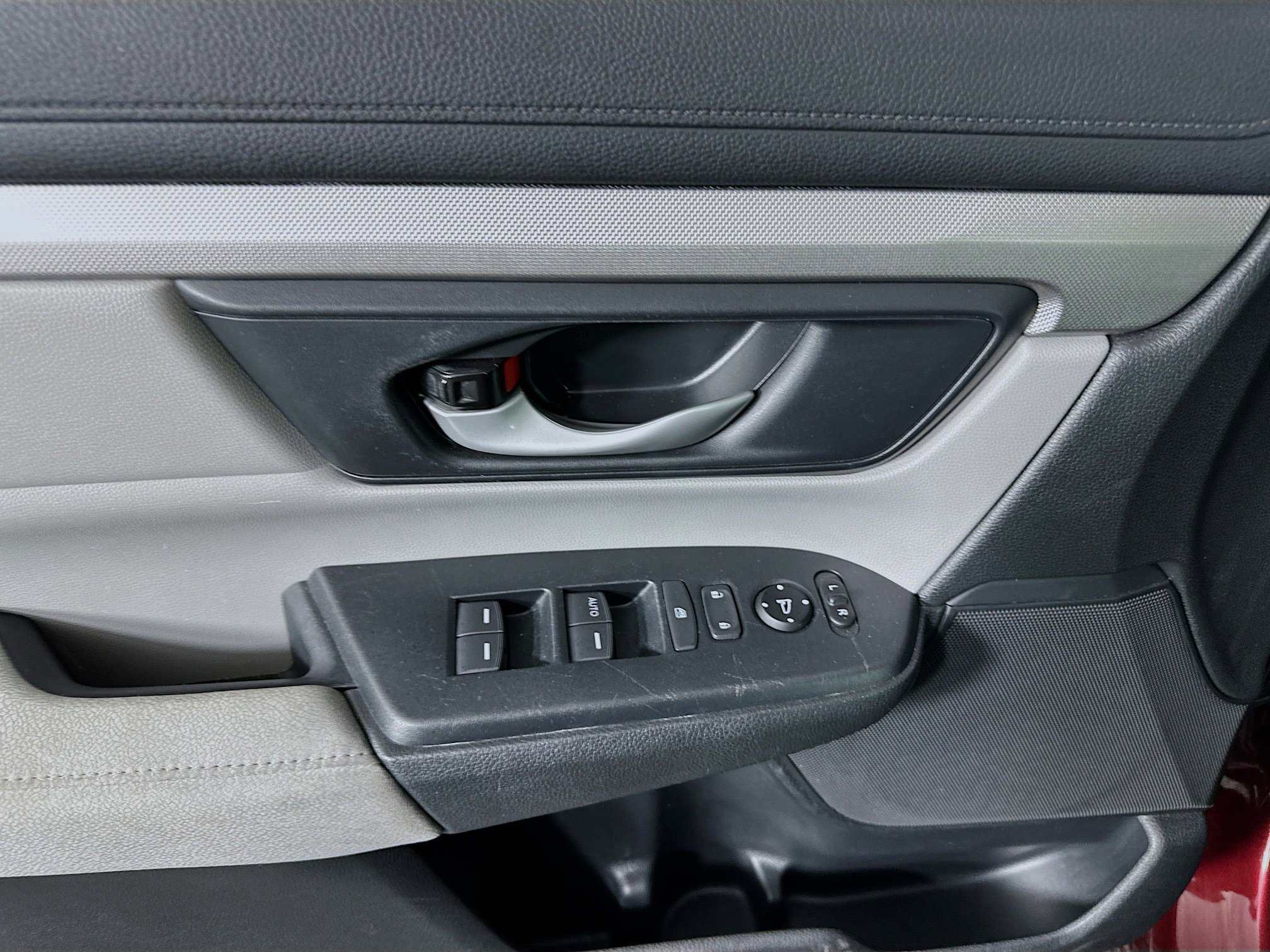 Used 2018 Honda CR-V LX image 15