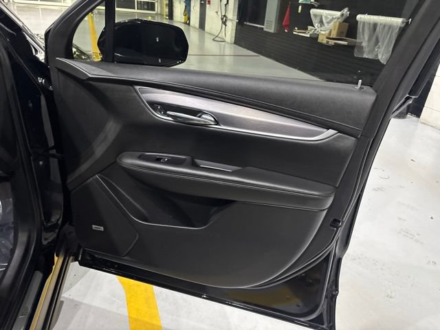 Certified 2025 Cadillac XT6 Luxury FWD image 34