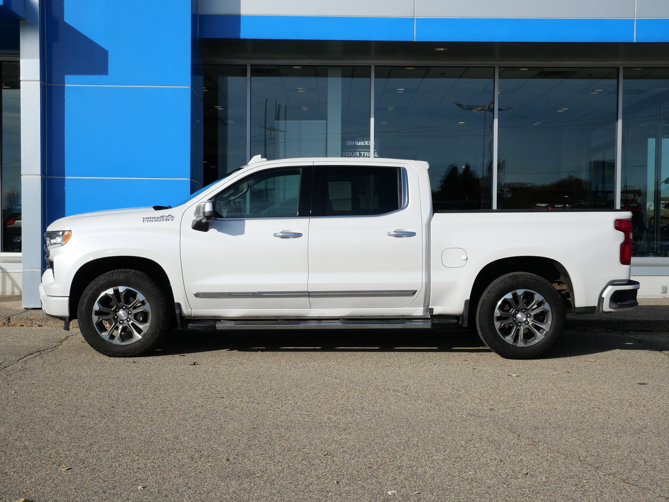 Used 2024 Chevrolet Silverado 1500 High Country w/ Technology Package image 5