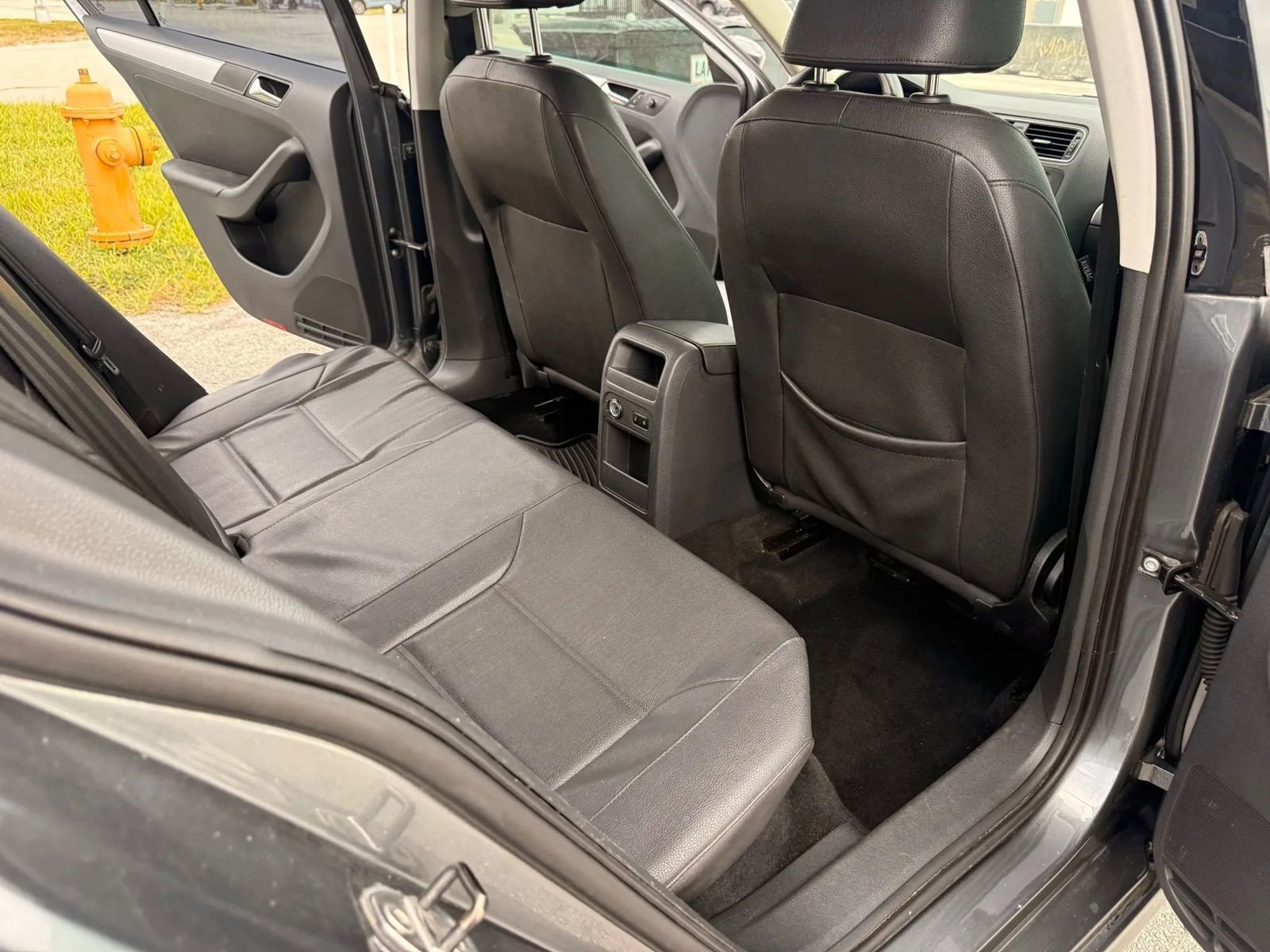 Used 2011 Volkswagen Jetta SEL image 15