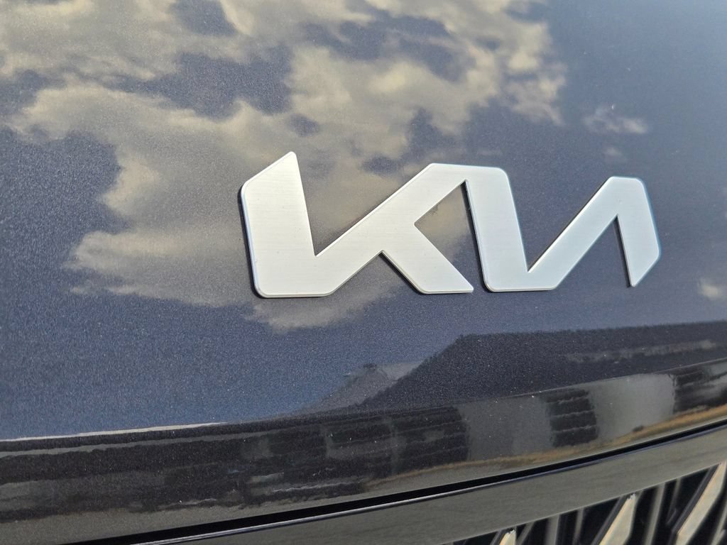 Certified 2026 Kia Carnival LXS FWD image 5