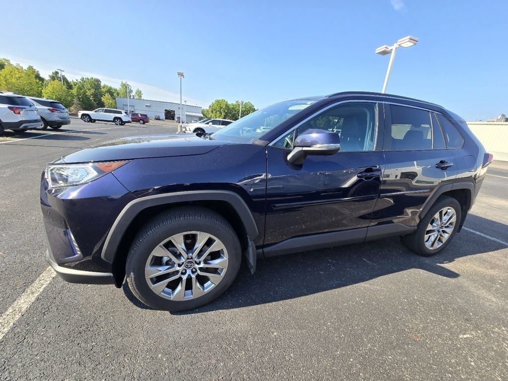 Certified 2020 Toyota RAV4 XLE Premium AWD/4WD image 4
