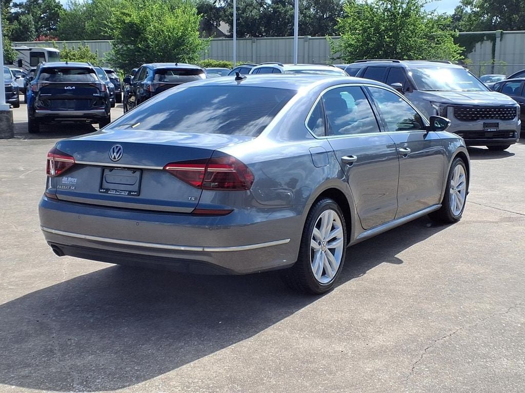 Used 2018 Volkswagen Passat 2.0T SE FWD image 4