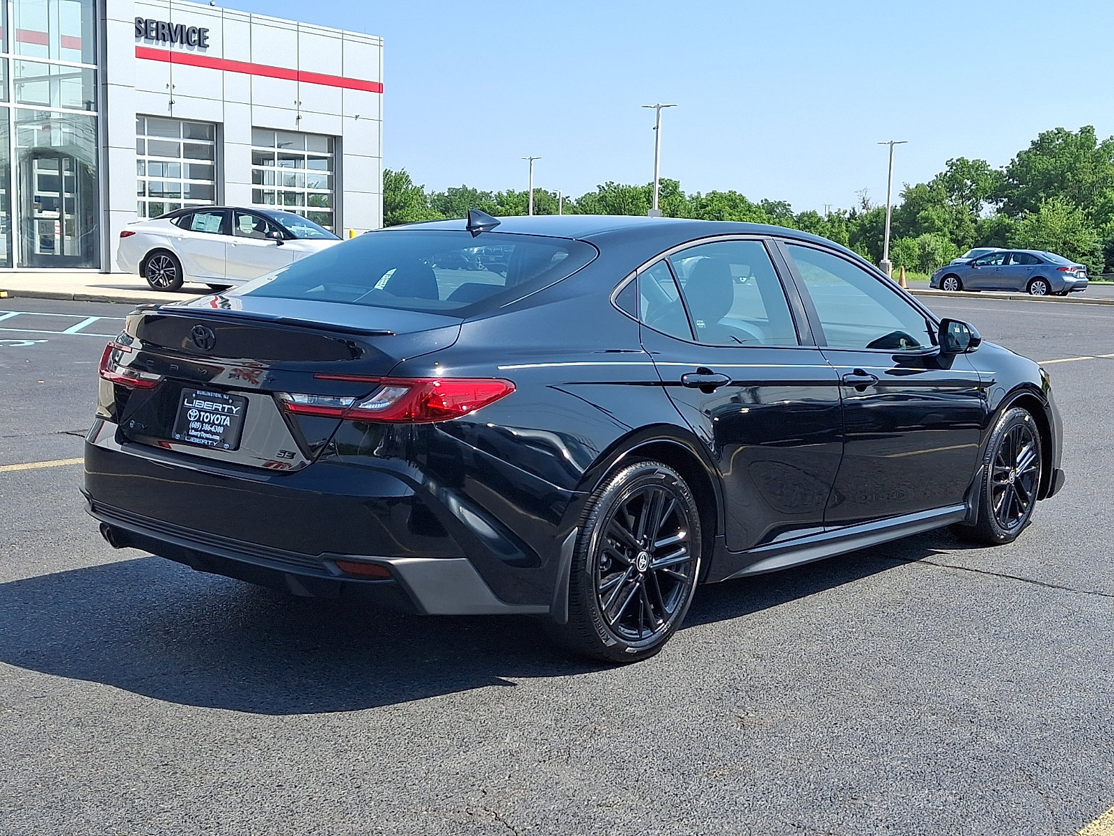 Used 2025 Toyota Camry SE w/ Convenience Package FWD image 6