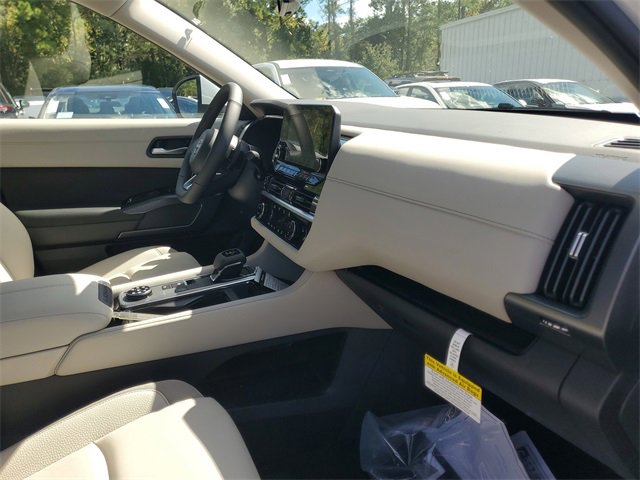 New 2025 Nissan Pathfinder SL image 33