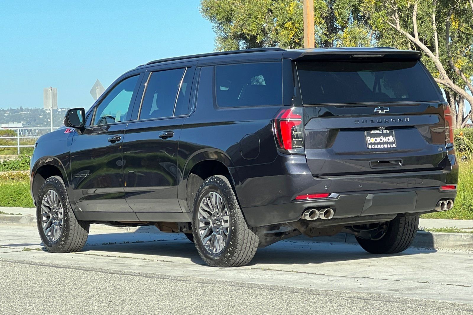 Used 2025 Chevrolet Suburban Z71 AWD/4WD image 6