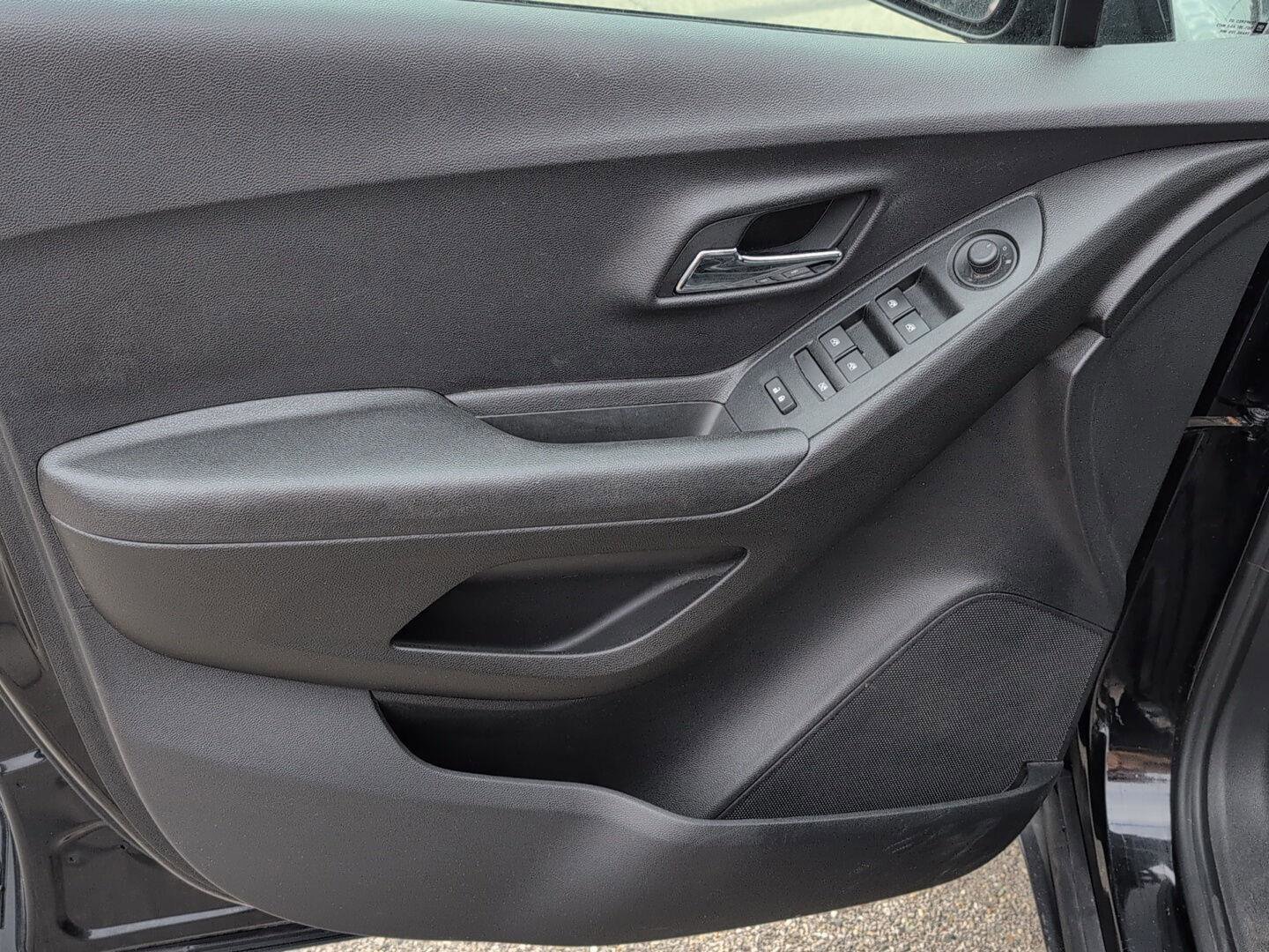 Used 2019 Chevrolet Trax LS w/ Tint and Cruise Package FWD image 19