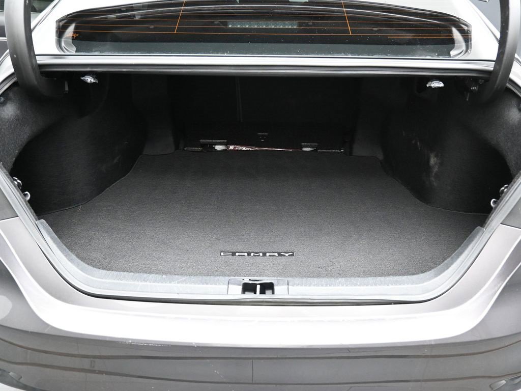 Certified 2018 Toyota Camry LE image 27