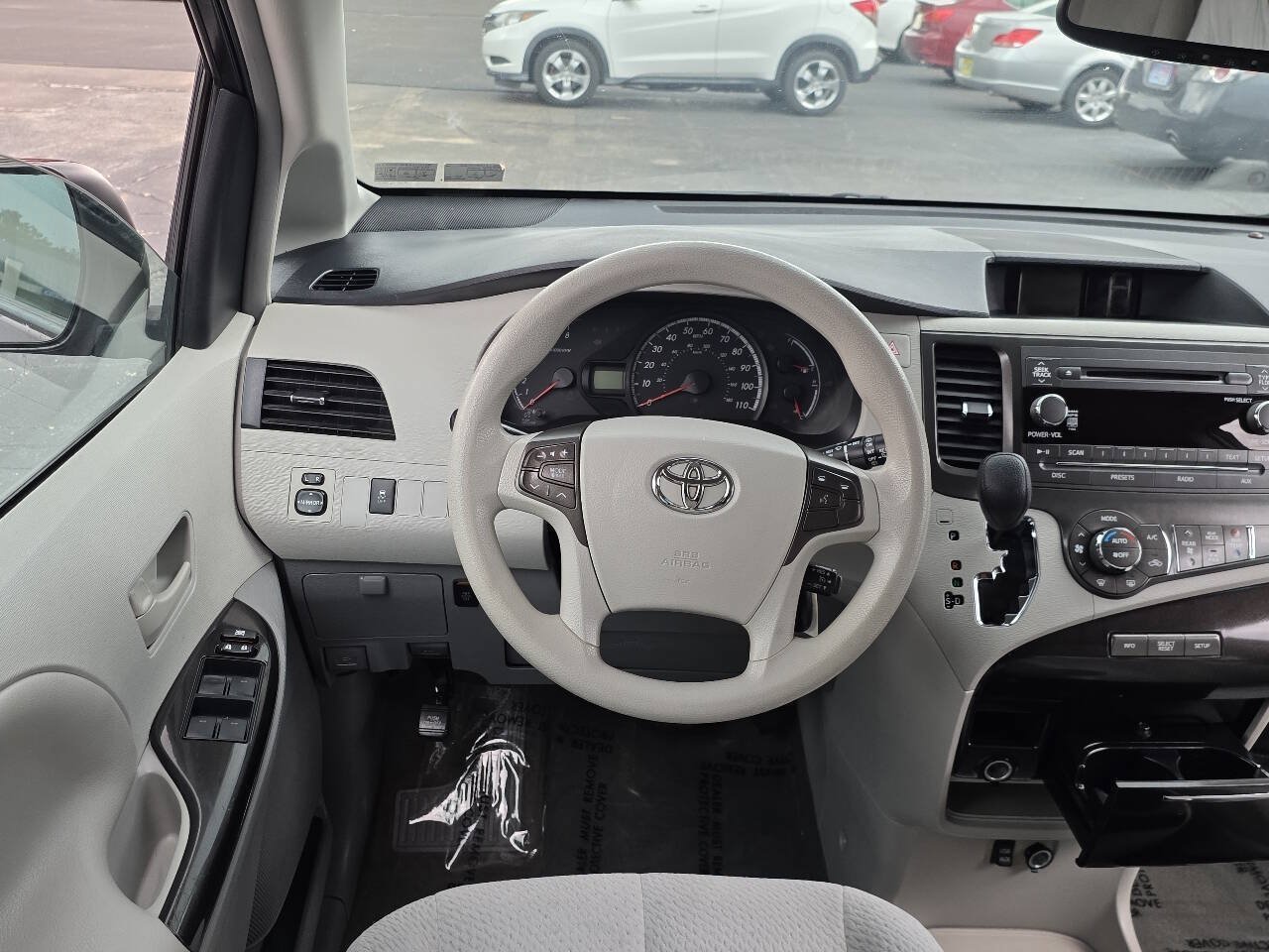 Used 2013 Toyota Sienna LE w/ Towing Pkg FWD image 18