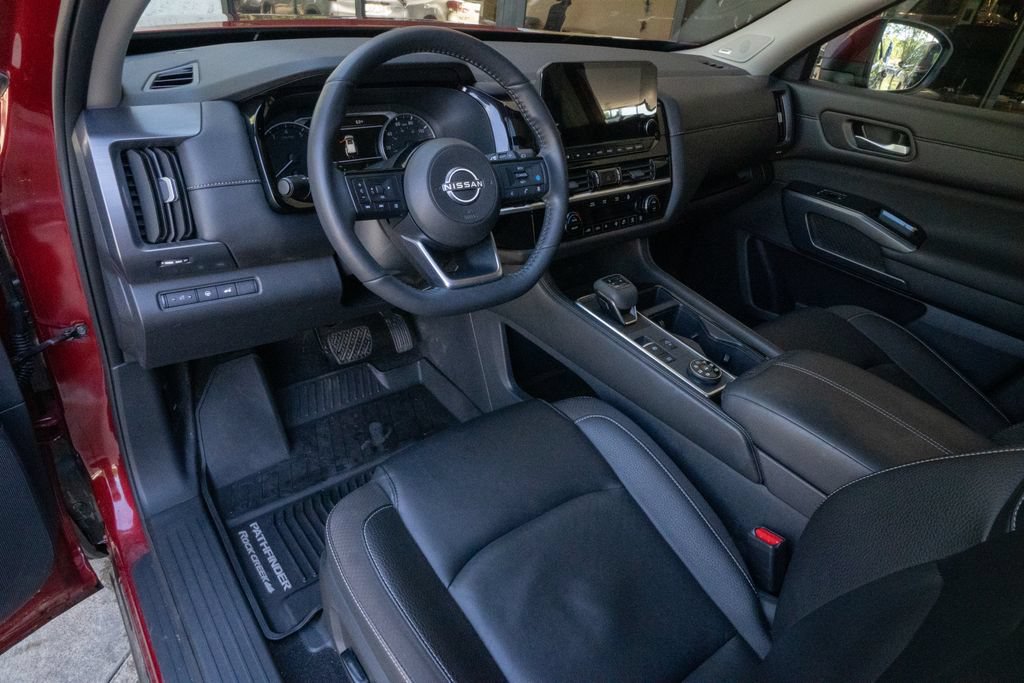Used 2024 Nissan Pathfinder SL w/ SL Premium Package AWD/4WD image 9