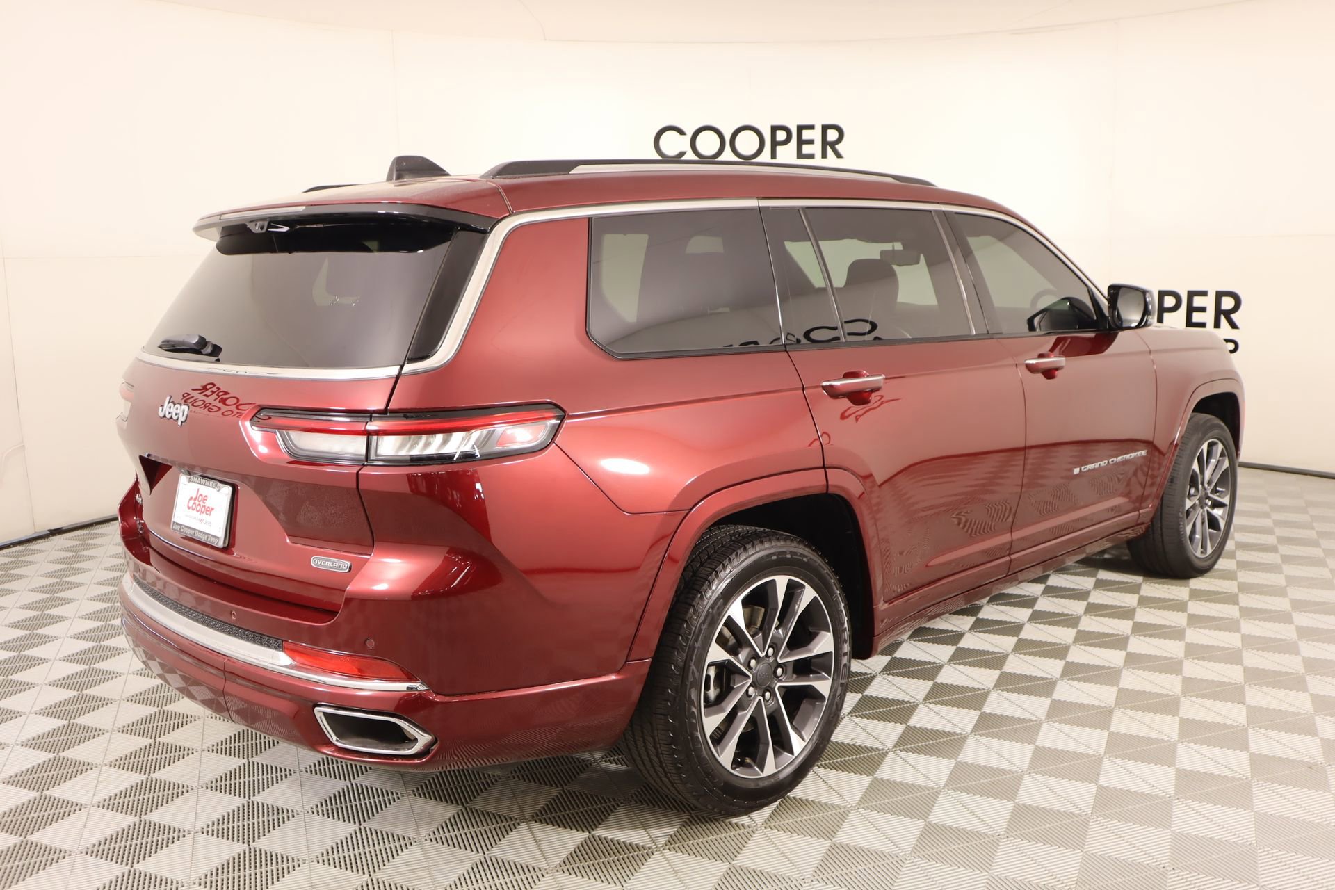 Used 2024 Jeep Grand Cherokee L Overland w/ Luxury Tech Group IV image 24