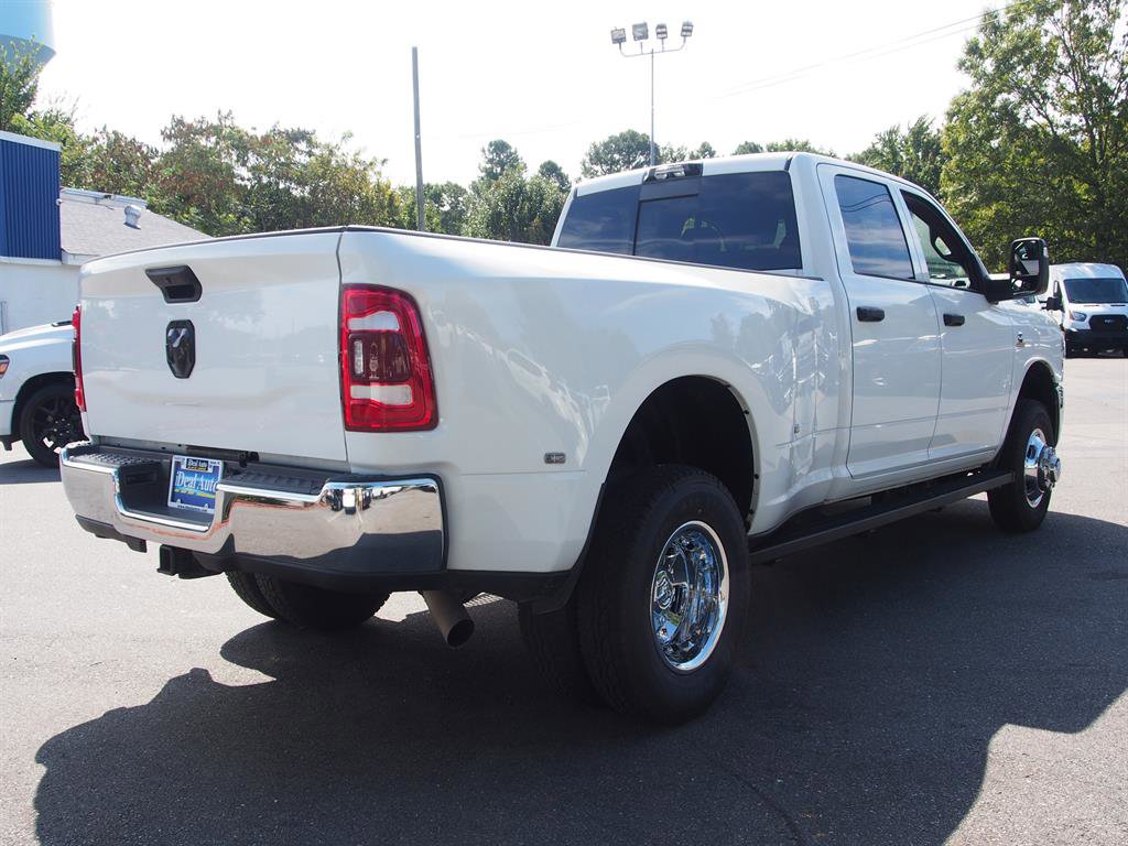 Used 2024 RAM 3500 Tradesman w/ Chrome Appearance Group image 5