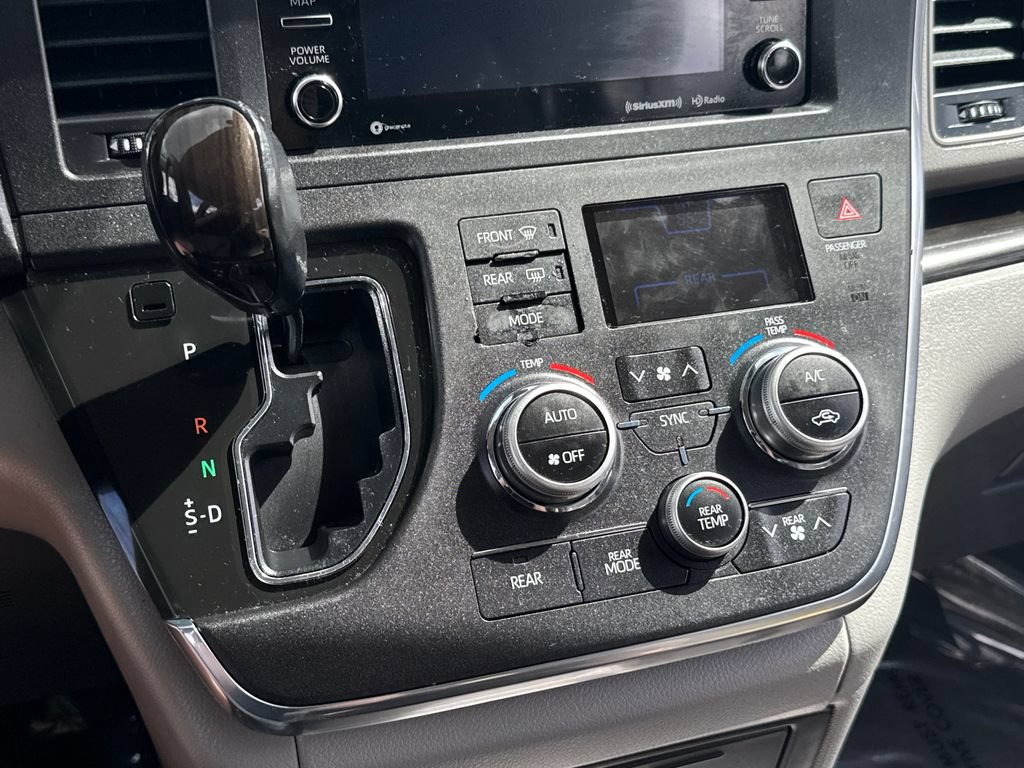 Used 2018 Toyota Sienna XLE Premium AWD/4WD image 23