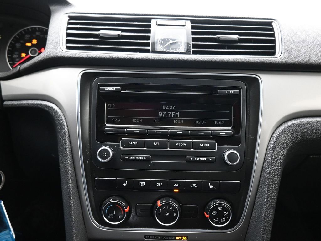 Used 2014 Volkswagen Passat 1.8T Wolfsburg Edition image 19