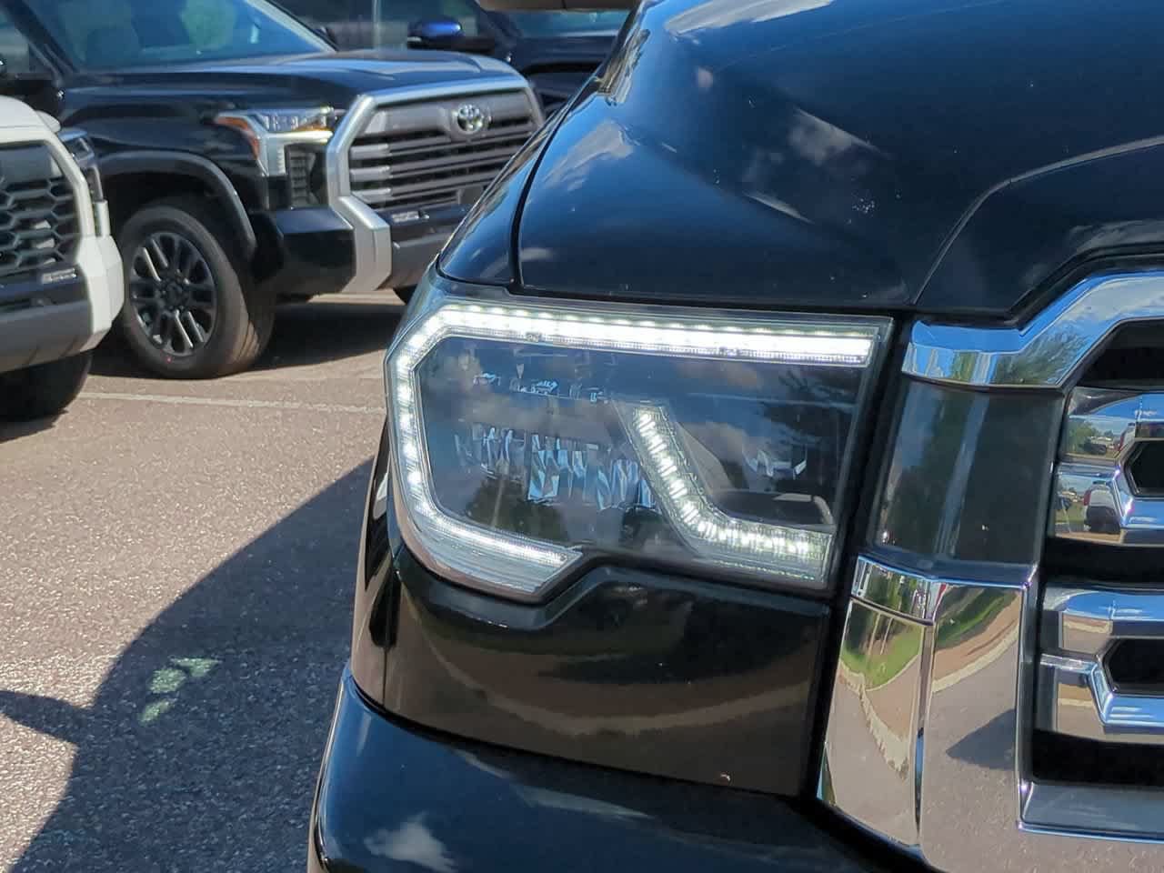 Used 2018 Toyota Sequoia Platinum AWD/4WD image 10