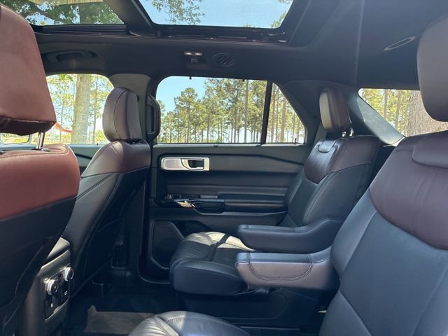 Used 2022 Ford Explorer Platinum w/ Equipment Group 601A AWD/4WD image 22